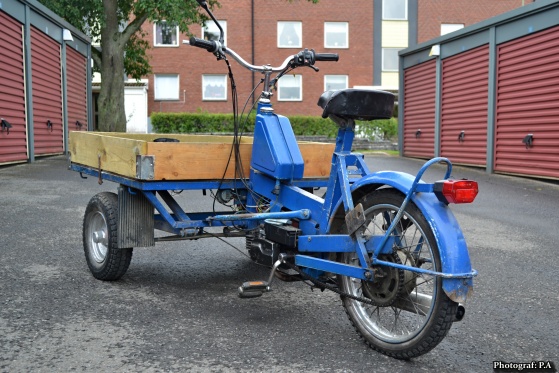 Flakmopeden jag fick ärva det som ska göras är

Ny lack
Nytt styre 
Nytt Gashandtag
Nya elkablar
m.m