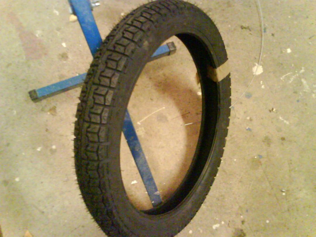 bytte sedan bakdäck pågrund av att det vart en bula på orginal däcket, för att det inte var så mycket däck kvar. Hehe ;)