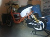 Satte på en ny stötdämpare som tåler att plågas. 
Dämparen kommer från en cr85cc 07 och den har kanske gått max 10h. Ställbar gas/olje dämpare.  
...