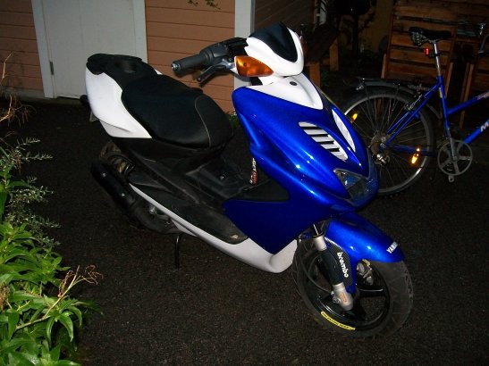 Ska fixa till moppen lite senare. Den är helt orginal nu men det ska det bli ändring på ;)