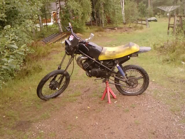 Första moppen jag hade en trimmad mt5,a. ( Trimmet var 70cc, 16,5mm fögge och trimkrök på de ) Gjorde ca 90-95km/h.
