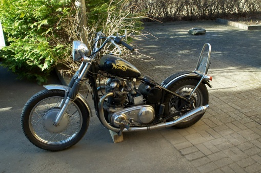 Norton Dominator -58 Bobber med Commando motor. Under renovering. Blir aphäng på den med :)