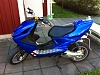 Min yamaha aerox som jag har rustat upp! 
 
Styling: 
 
Nytt kåpsett 
Nytt hebo styre 
Nya  handtag 
Nya bromshandtag 
Nytt sadelöverdrag 
Ny styrstam