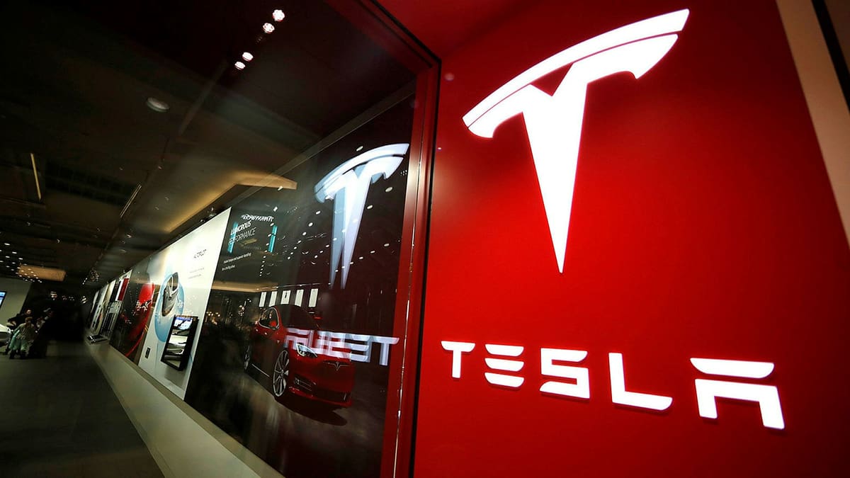 Tesla återkallar 7.600 bilar i USA efter airbag-problem