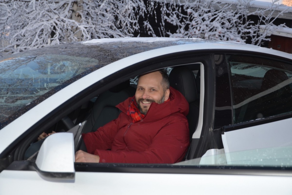 Jokkmokkspolitikern Henrik Blind köpte en Tesla