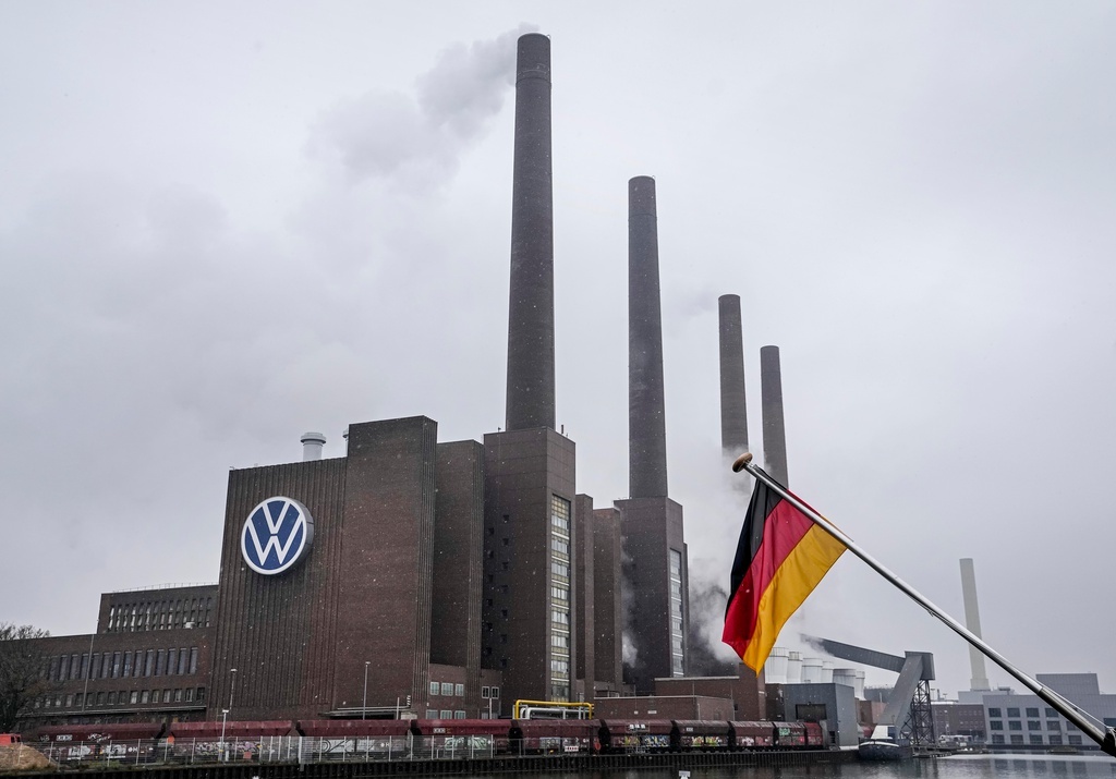 kriget-tvingar-tyska-biltillverkare-att-stanga-fabriker-2