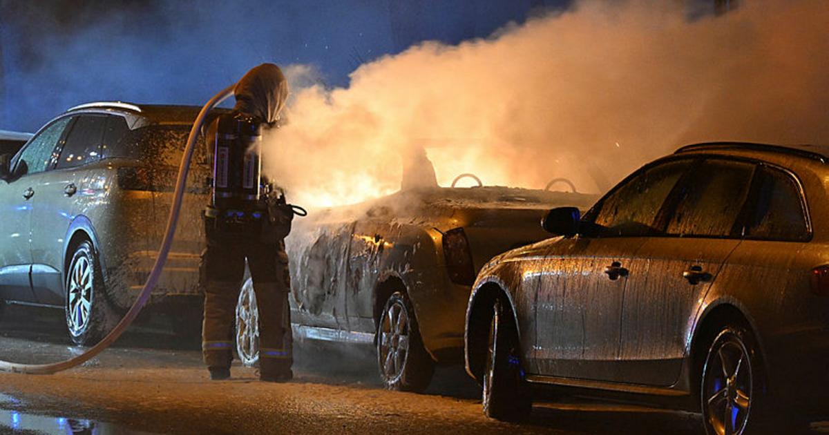 Bil förstörd i brand vid Kronprinsen