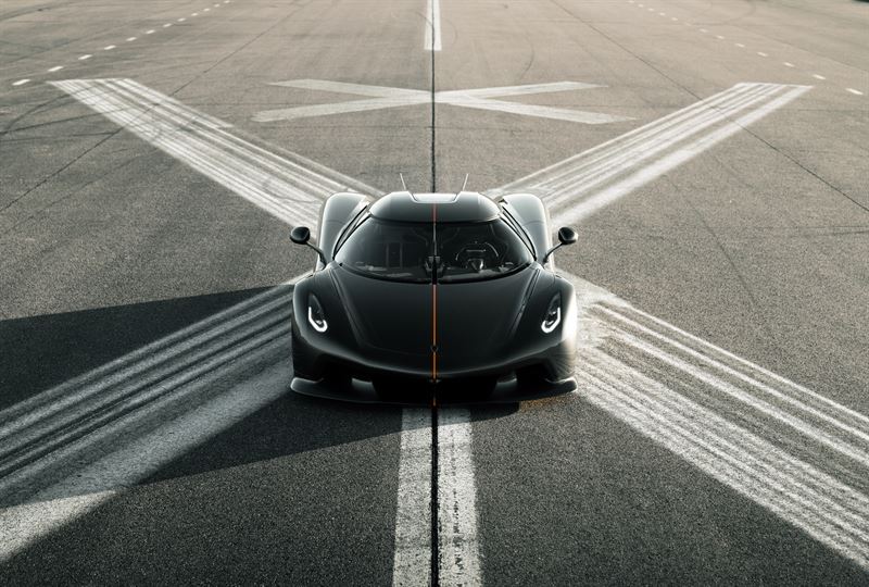 Koenigseggs rekordbil Jesko Absolut rullar ut