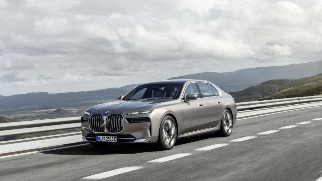 Premiär: BMW visar nya elbilen BMW i7 – mycket hästkrafter och bio i baksätet