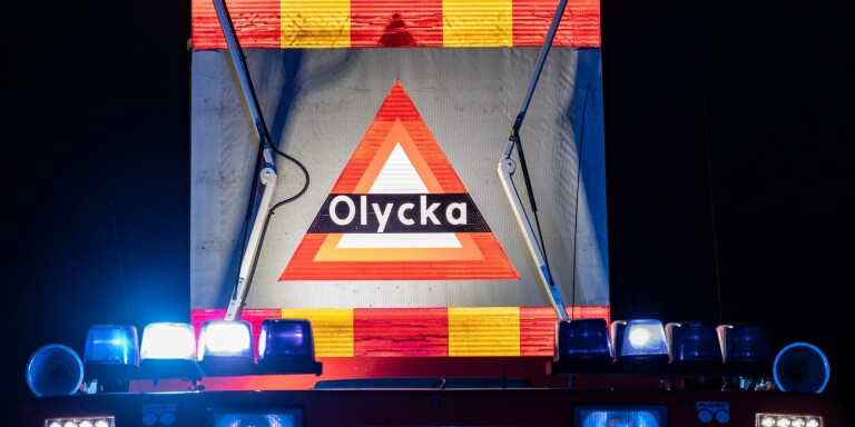 Väg 23: Bilar i olycka med älg – en till sjukhus