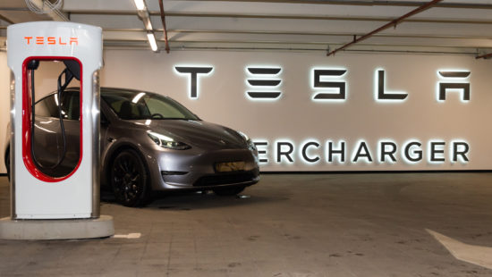 1 000 mils gratis laddning med Tesla