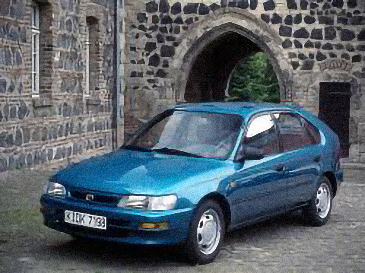 Toyota Corolla Hatchback – årsmodell 1995 i bild Bild på Toyota Corolla Hatchback – årsmodell 1995