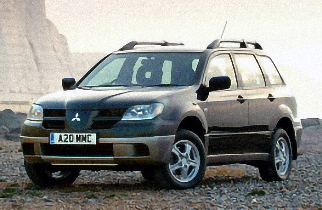 Mitsubishi Outlander LS – årsmodell 2004 i bild Bild på Mitsubishi Outlander LS – årsmodell 2004