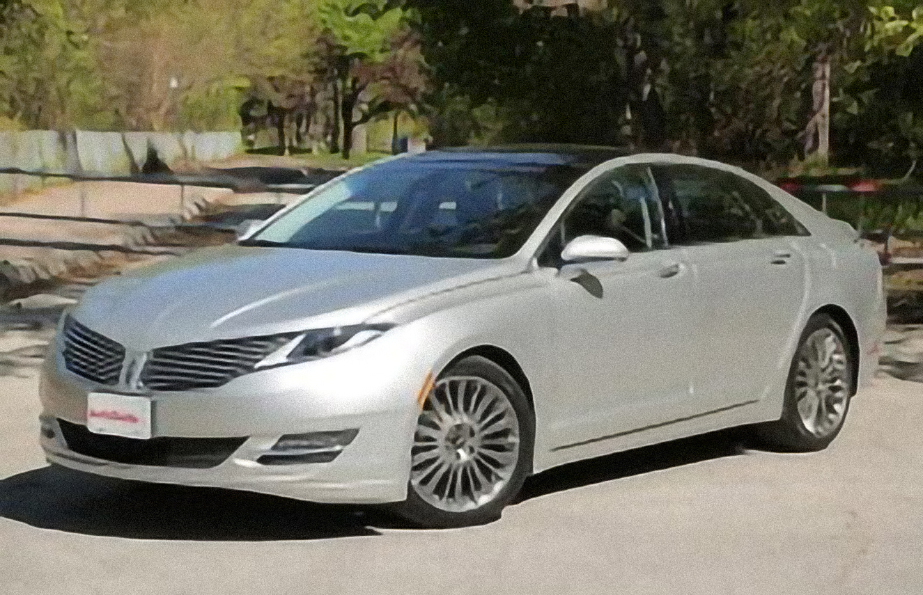 Lincoln MKZ AWD – årsmodell 2013 i bild Bild på Lincoln MKZ AWD – årsmodell 2013
