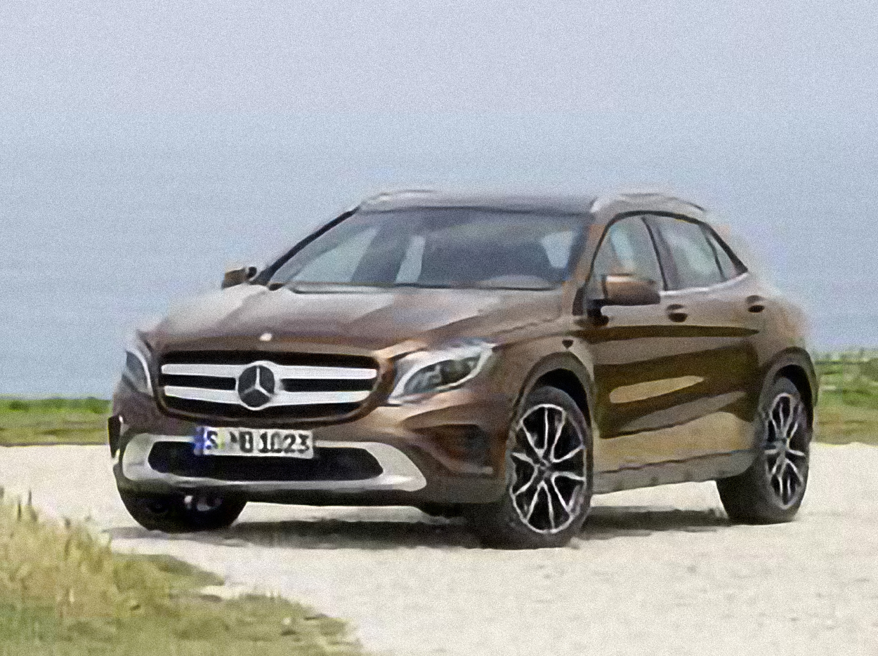 Mercedes-Benz GLA-Class GLA45 AMG 4MATIC 4dr SUV AWD (2.0L 4cyl Turbo 7AM) – årsmodell 2018 i bild Bild på Mercedes-Benz GLA-Class GLA45 AMG 4MATIC 4dr SUV AWD (2.0L 4cyl Turbo 7AM) – årsmodell 2018