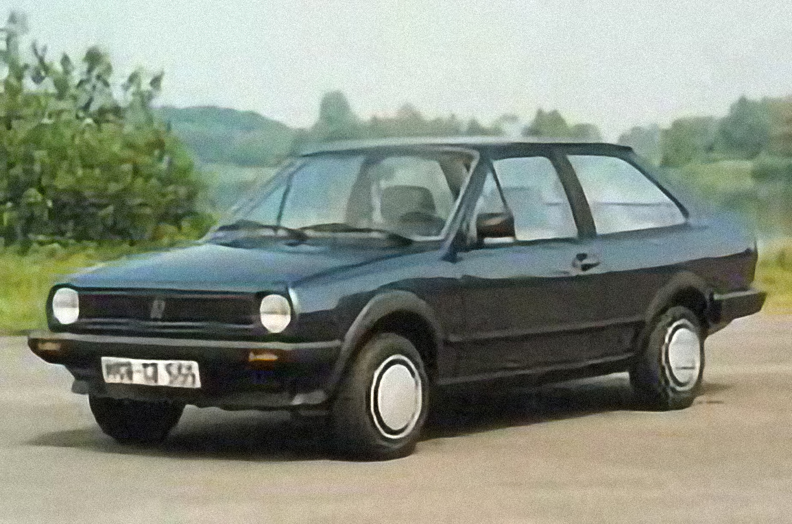 Volkswagen Polo 1.3 – årsmodell 1976 i bild Bild på Volkswagen Polo 1.3 – årsmodell 1976