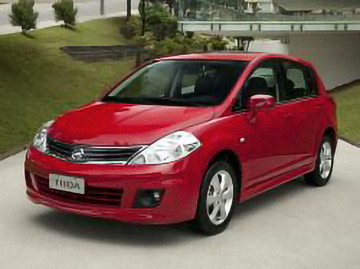 Nissan Tiida 1.6 Hatchback – årsmodell 2012 i bild Bild på Nissan Tiida 1.6 Hatchback – årsmodell 2012