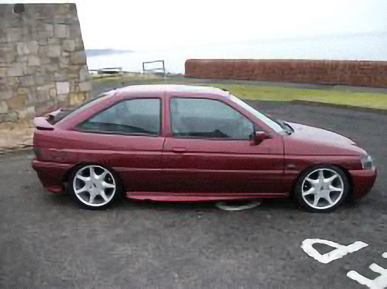 Ford Escort 1.6 – årsmodell 1990 i bild Bild på Ford Escort 1.6 – årsmodell 1990