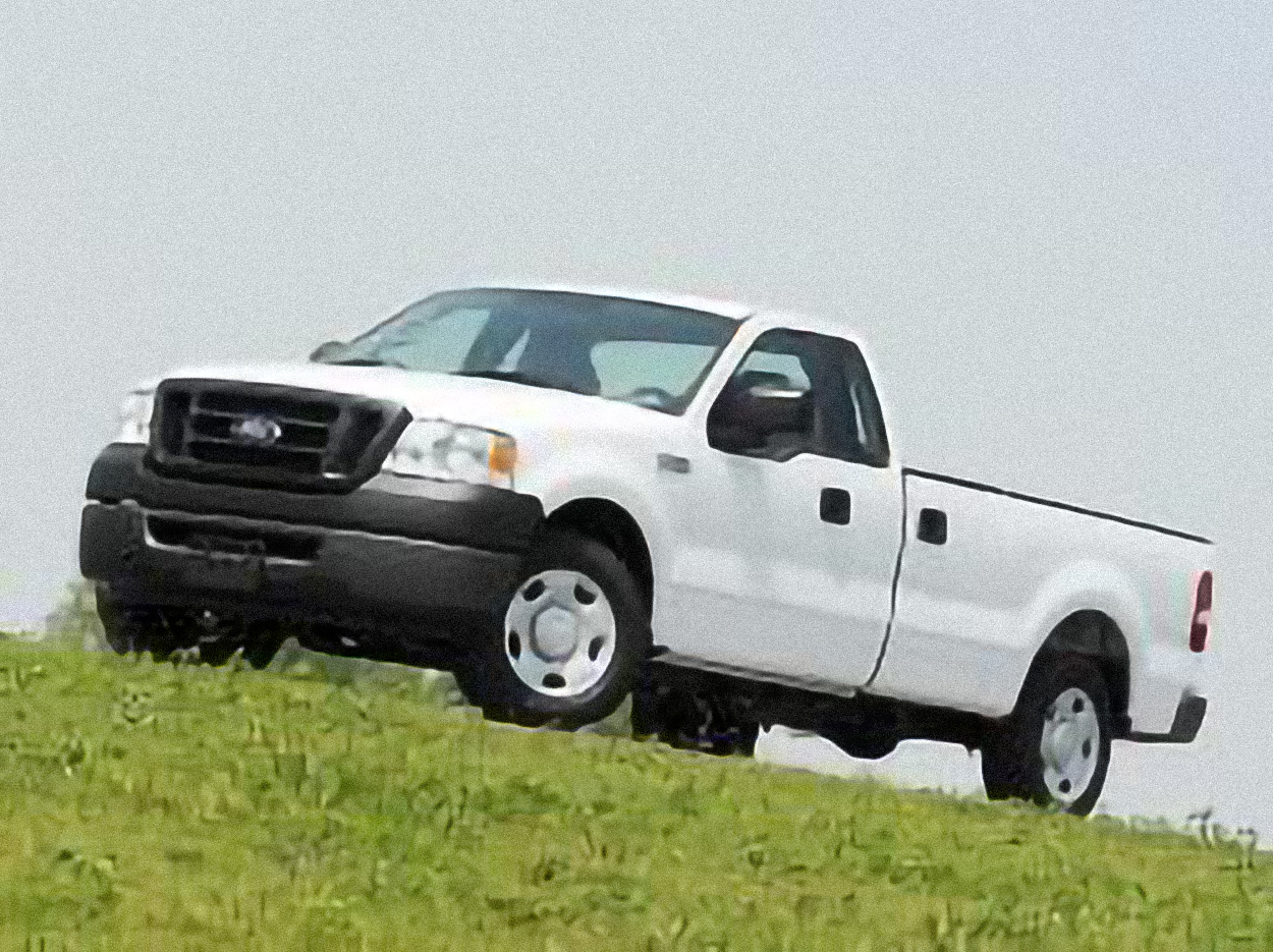 Ford F-150 SuperCrew – årsmodell 2008 i bild Bild på Ford F-150 SuperCrew – årsmodell 2008