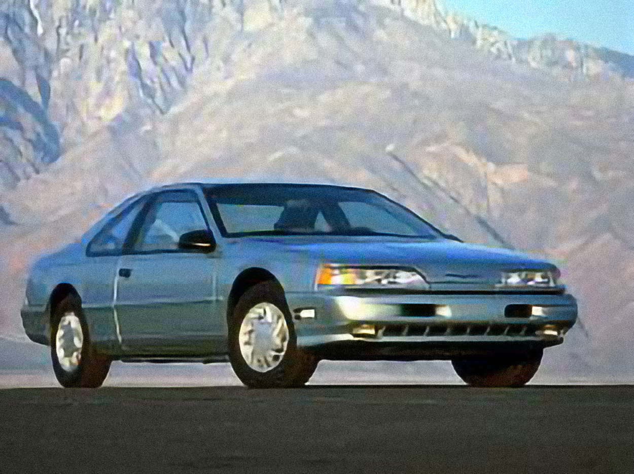 Ford Thunderbird 4.6 – årsmodell 1998 i bild Bild på Ford Thunderbird 4.6 – årsmodell 1998