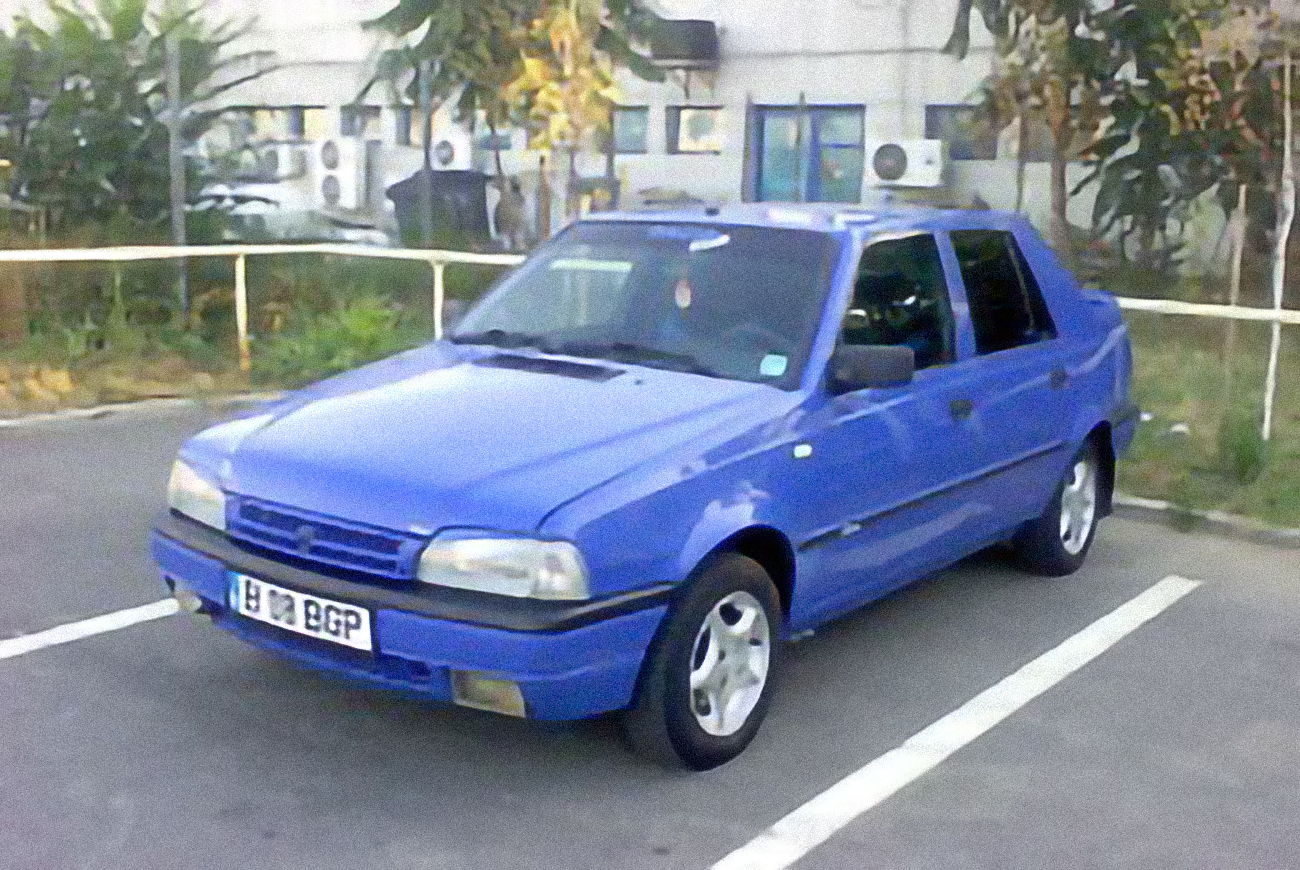 Dacia Supernova – årsmodell 2002 i bild Bild på Dacia Supernova – årsmodell 2002