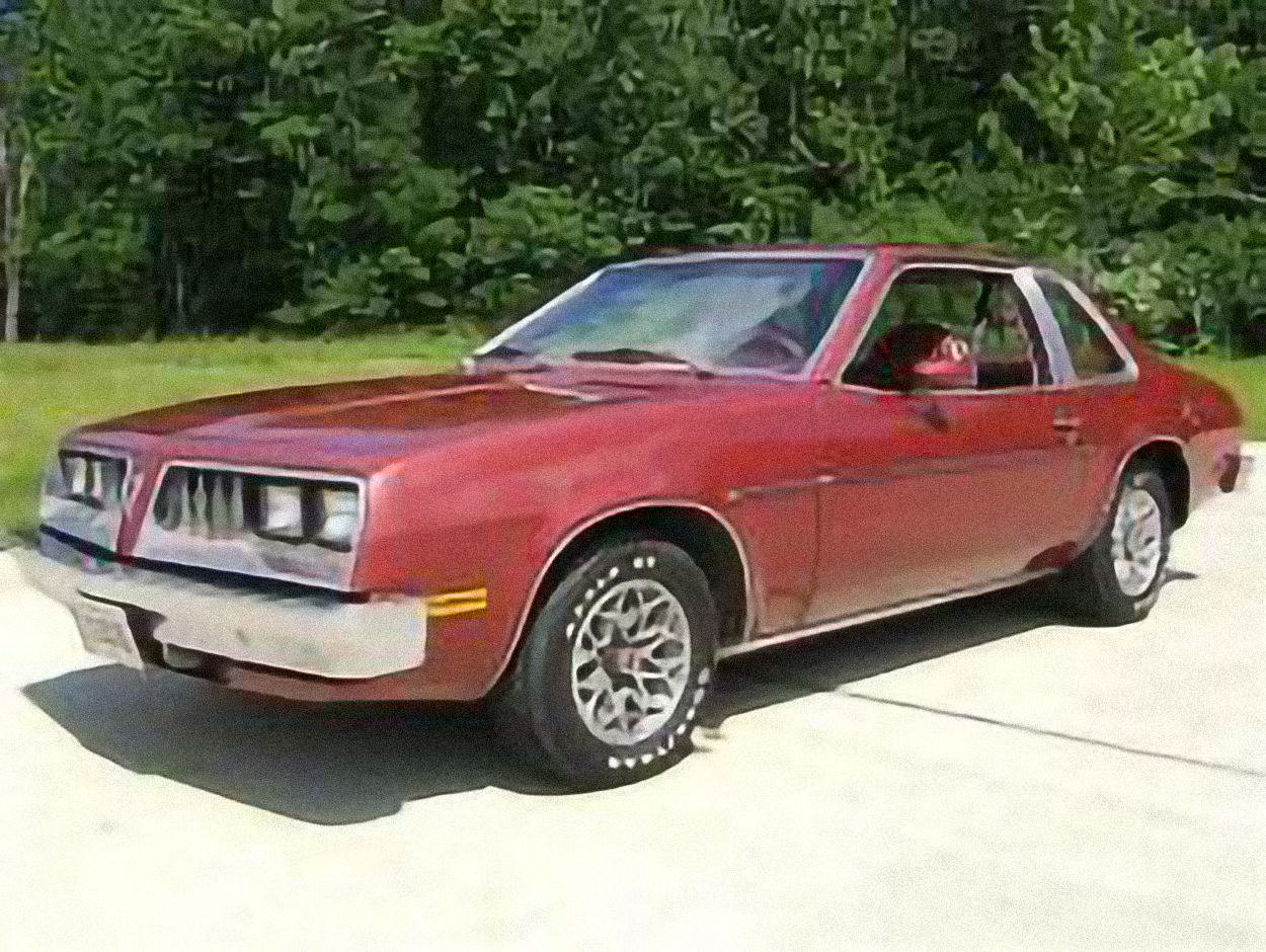Pontiac Sunbird – årsmodell 1977 i bild Bild på Pontiac Sunbird – årsmodell 1977