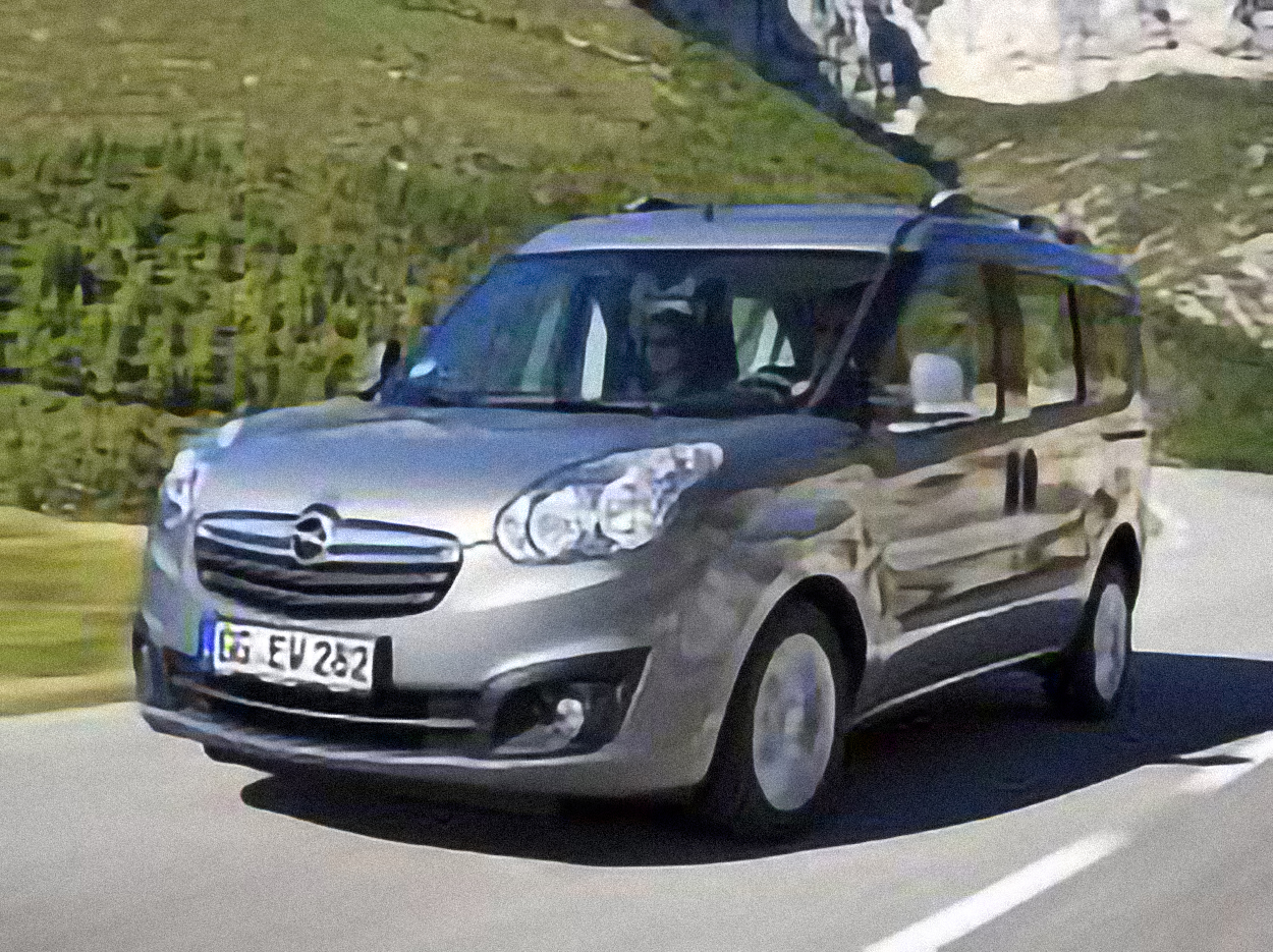 Opel Combo 1.4i – årsmodell 2012 i bild Bild på Opel Combo 1.4i – årsmodell 2012