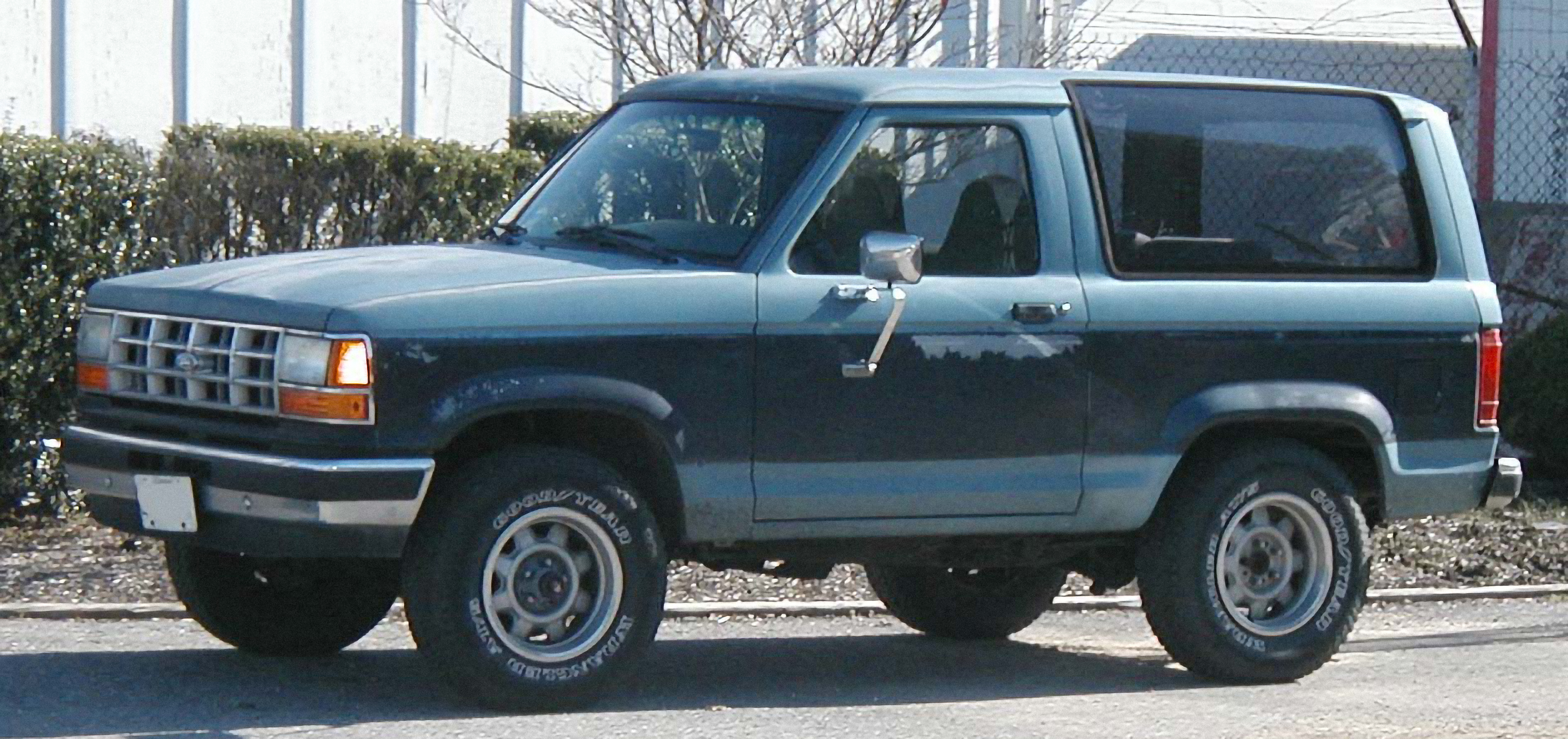 Ford Bronco II – årsmodell 1989 i bild Bild på Ford Bronco II – årsmodell 1989