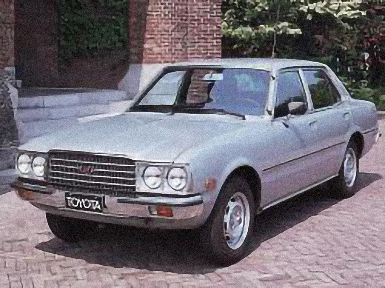 Toyota Corona RT 100 Automatic – årsmodell 1976 i bild Bild på Toyota Corona RT 100 Automatic – årsmodell 1976