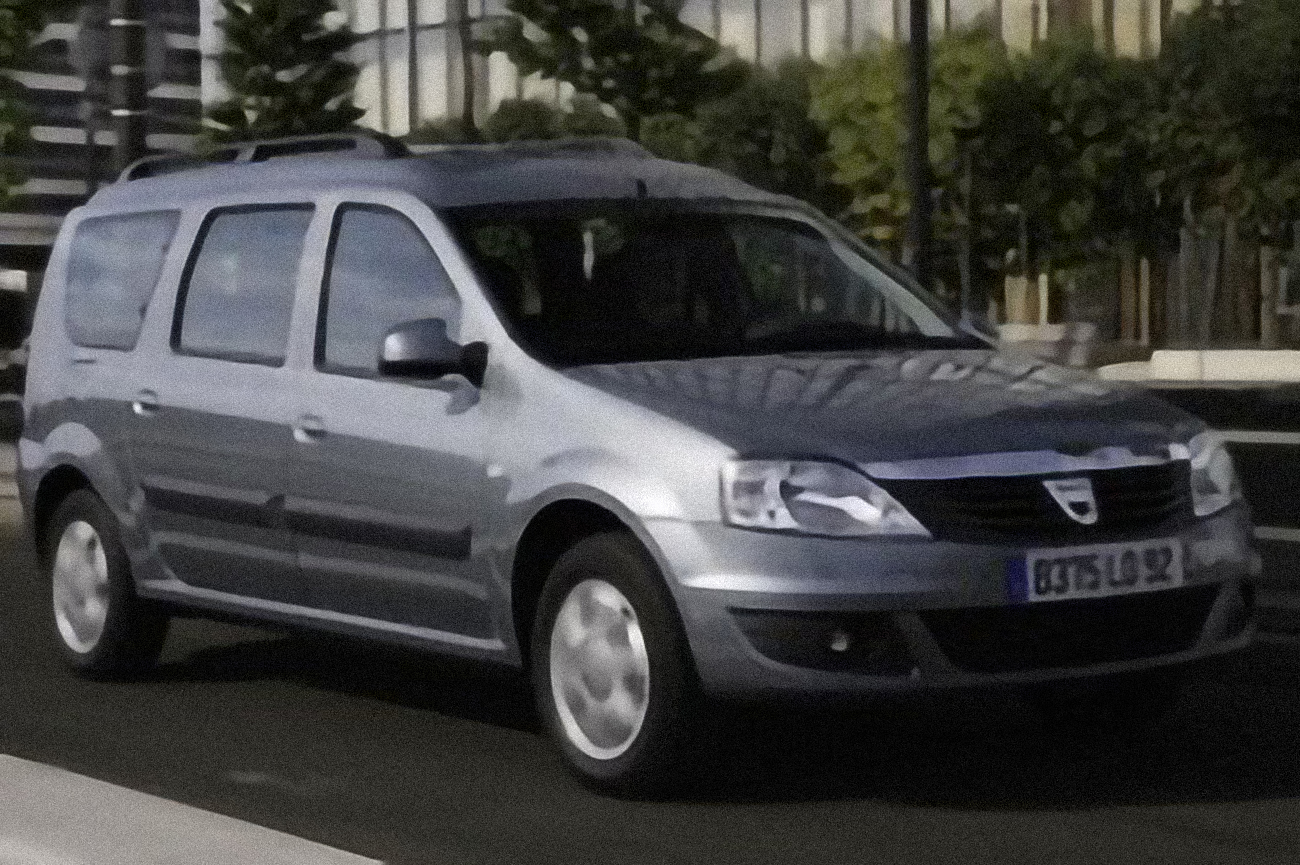 Dacia Logan 1.6 – årsmodell 2010 i bild Bild på Dacia Logan 1.6 – årsmodell 2010