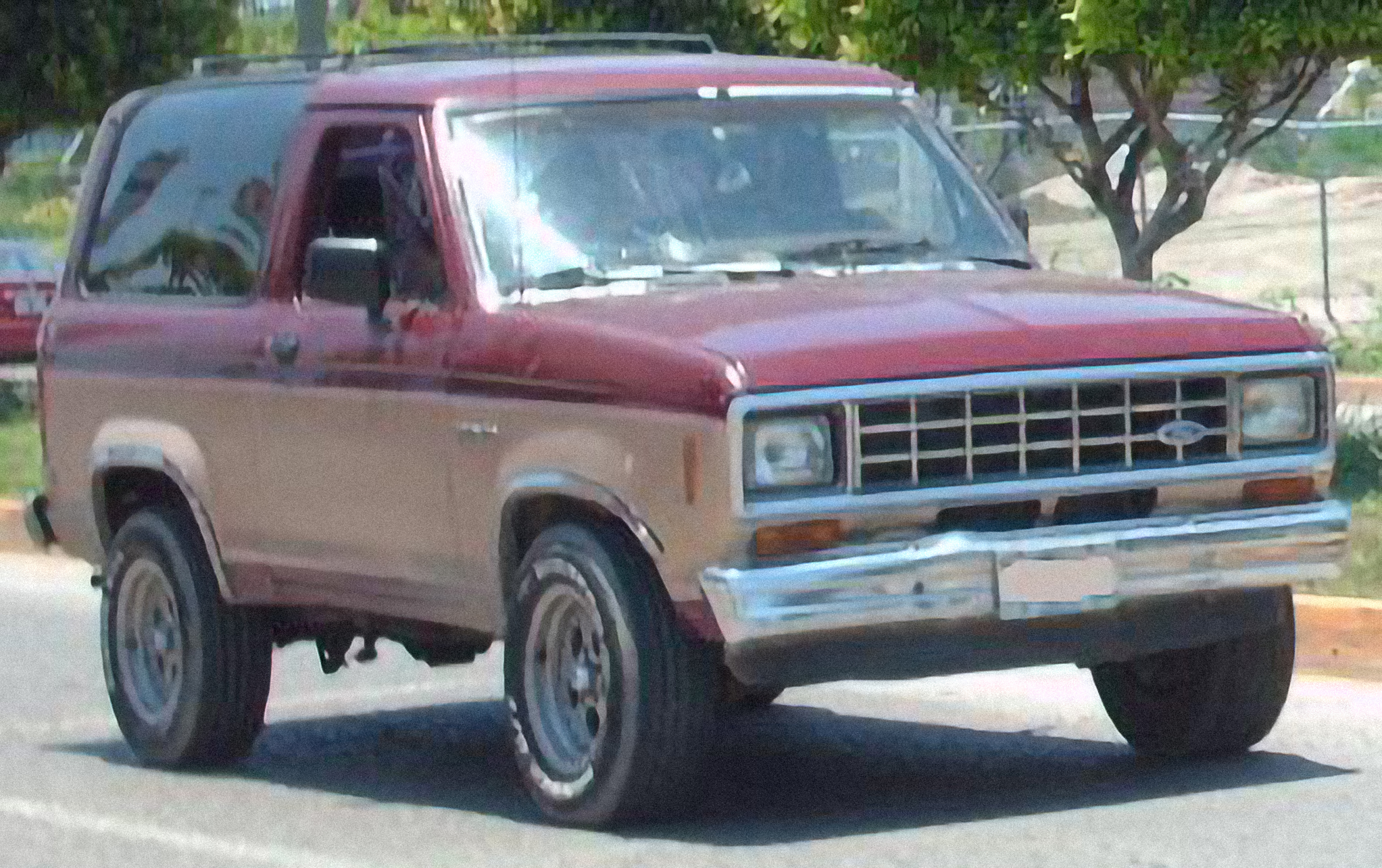 Ford Bronco II – årsmodell 1984 i bild Bild på Ford Bronco II – årsmodell 1984