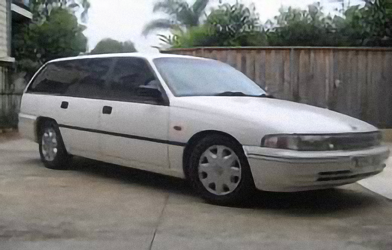 Holden Commodore VR 5.0 – årsmodell 1993 i bild Bild på Holden Commodore VR 5.0 – årsmodell 1993