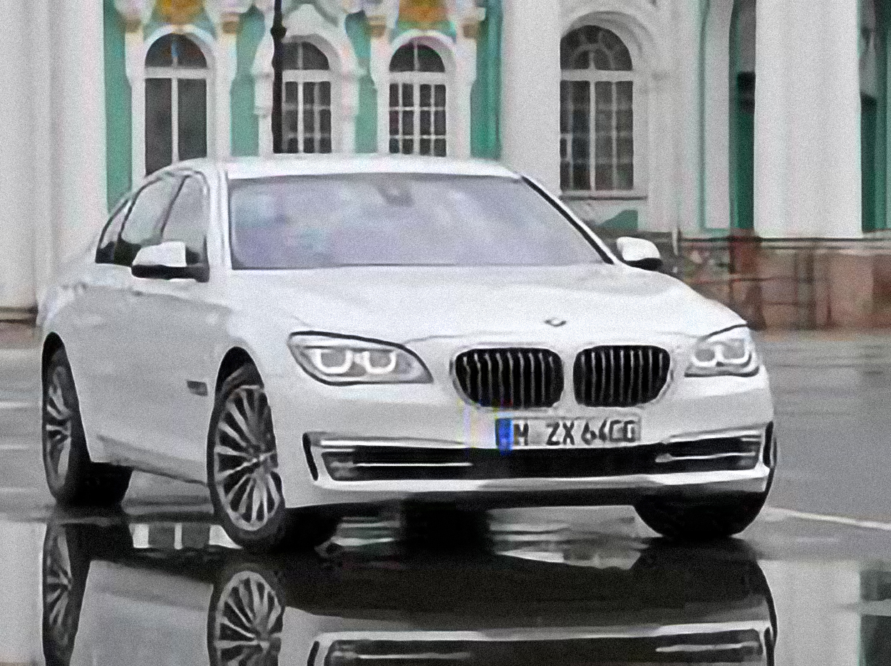BMW 7 Series 750i 4dr Sedan (4.4L 8cyl Turbo 8A) – årsmodell 2014 i bild Bild på BMW 7 Series 750i 4dr Sedan (4.4L 8cyl Turbo 8A) – årsmodell 2014