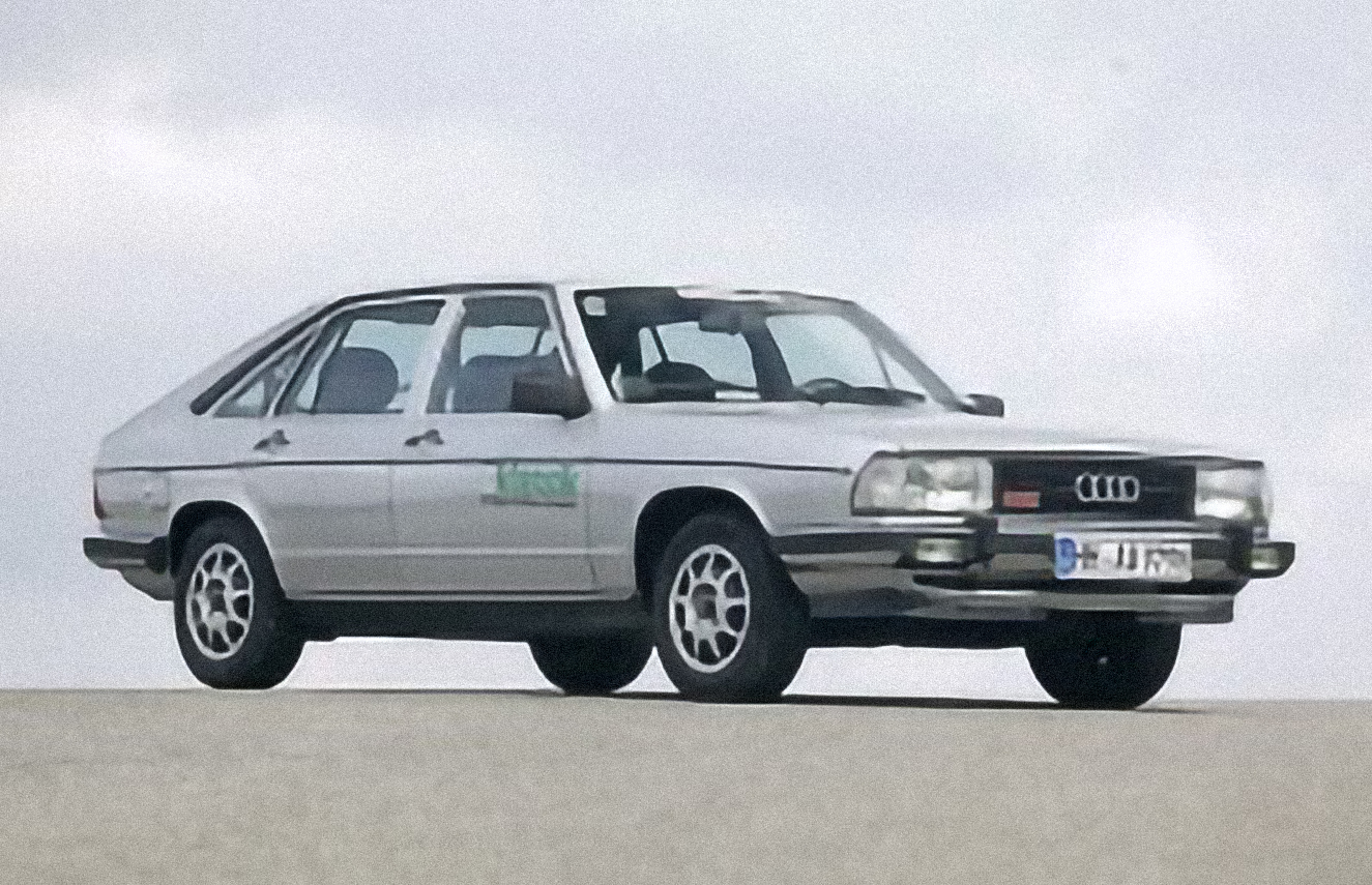 Audi 100 Avant 2.1 – årsmodell 1977 i bild Bild på Audi 100 Avant 2.1 – årsmodell 1977