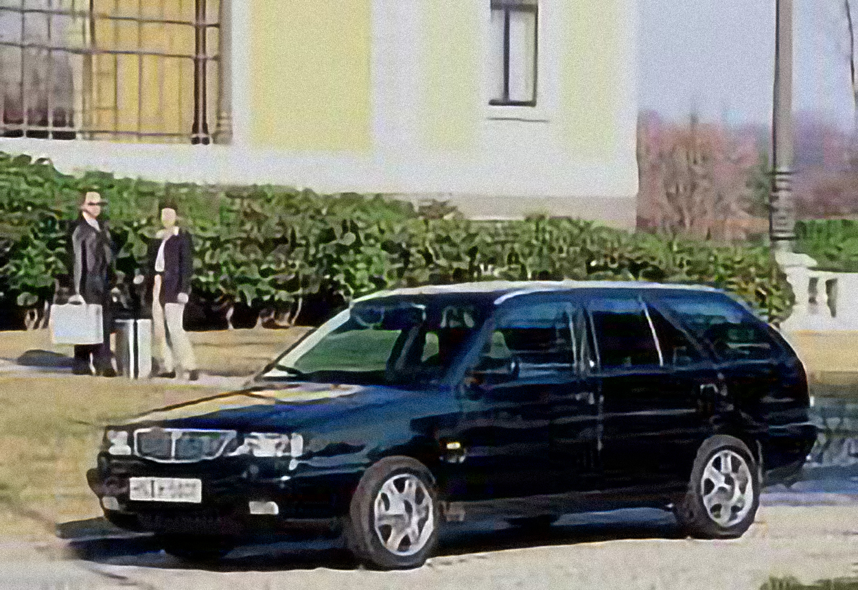 Lancia Dedra 1.8i – årsmodell 1990 i bild Bild på Lancia Dedra 1.8i – årsmodell 1990