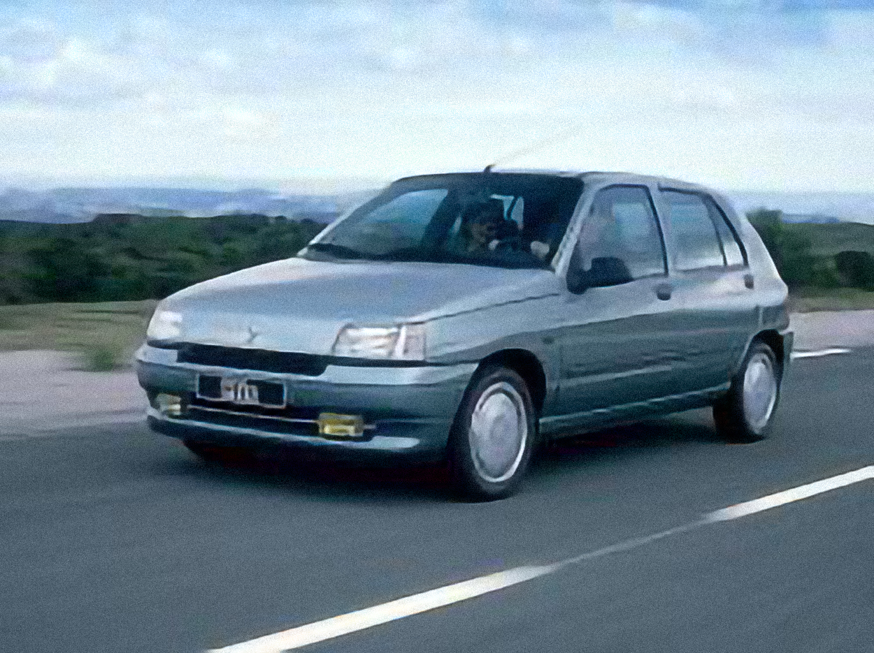 Renault Clio 1.4 Automatic – årsmodell 1993 i bild Bild på Renault Clio 1.4 Automatic – årsmodell 1993