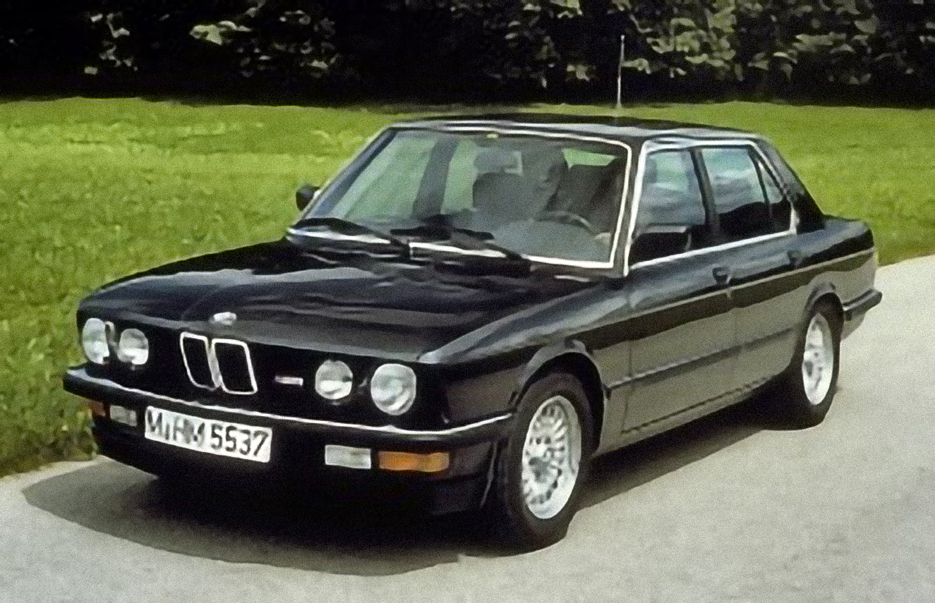 BMW M5 Automatic – årsmodell 1986 i bild Bild på BMW M5 Automatic – årsmodell 1986