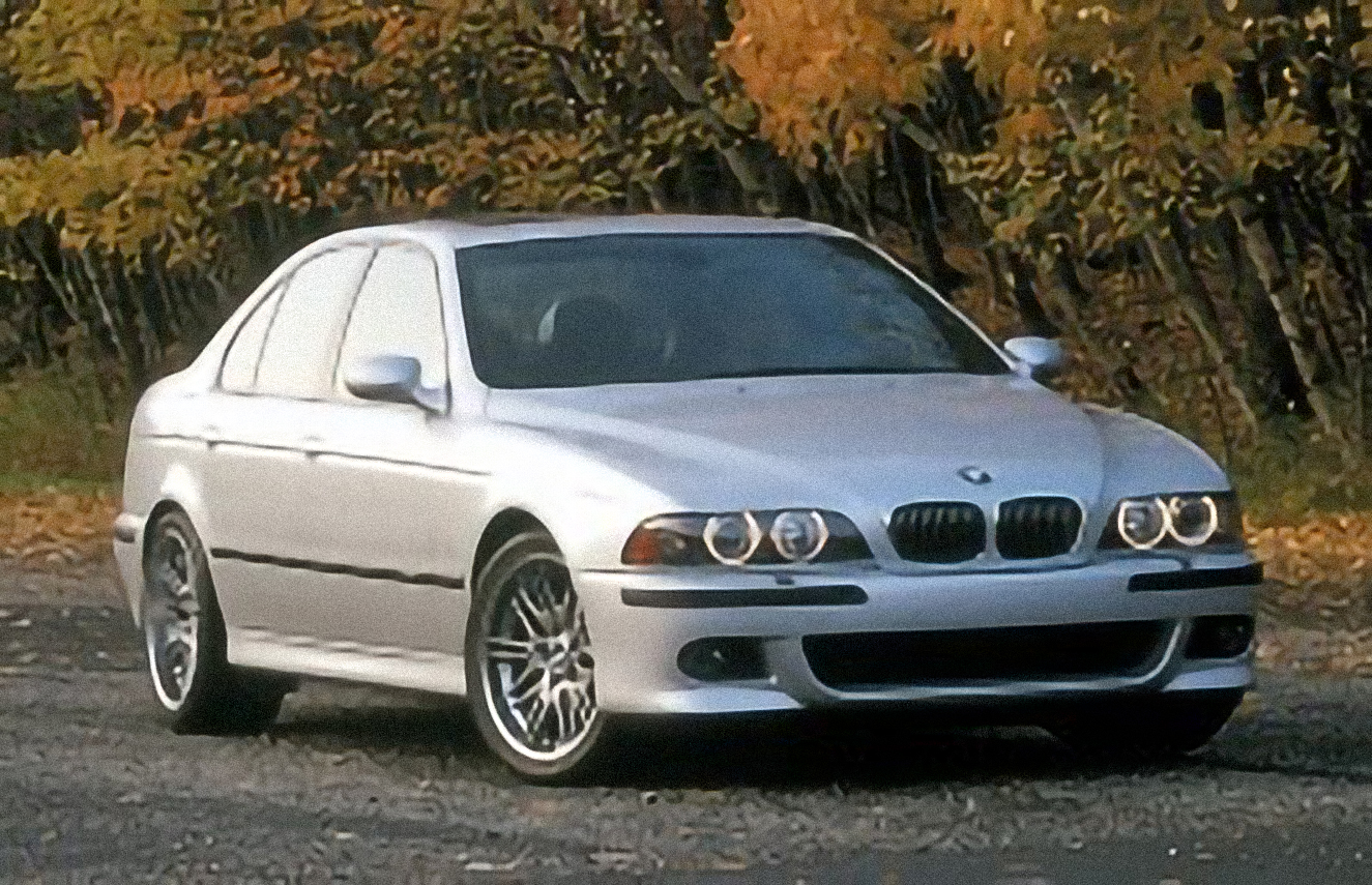 BMW M5 – årsmodell 1999 i bild Bild på BMW M5 – årsmodell 1999