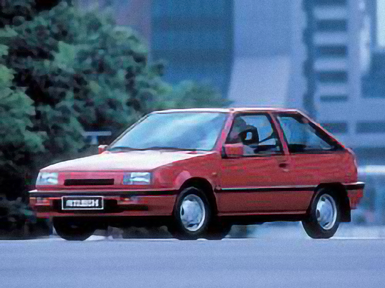 Mitsubishi Colt Sedan Automatic – årsmodell 1983 i bild Bild på Mitsubishi Colt Sedan Automatic – årsmodell 1983