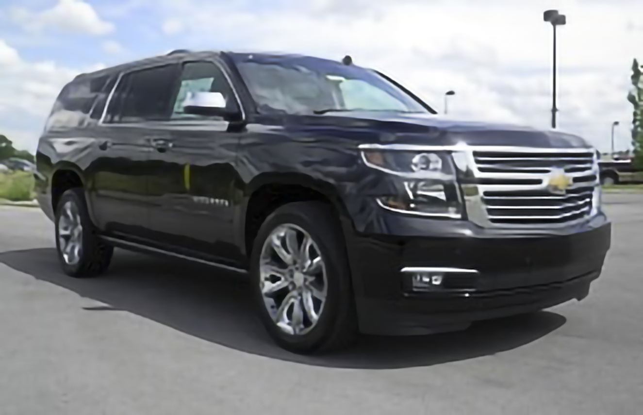 Chevrolet Suburban LS 4dr SUV 4WD (5.3L 8cyl 6A) – årsmodell 2021 i bild Bild på Chevrolet Suburban LS 4dr SUV 4WD (5.3L 8cyl 6A) – årsmodell 2021