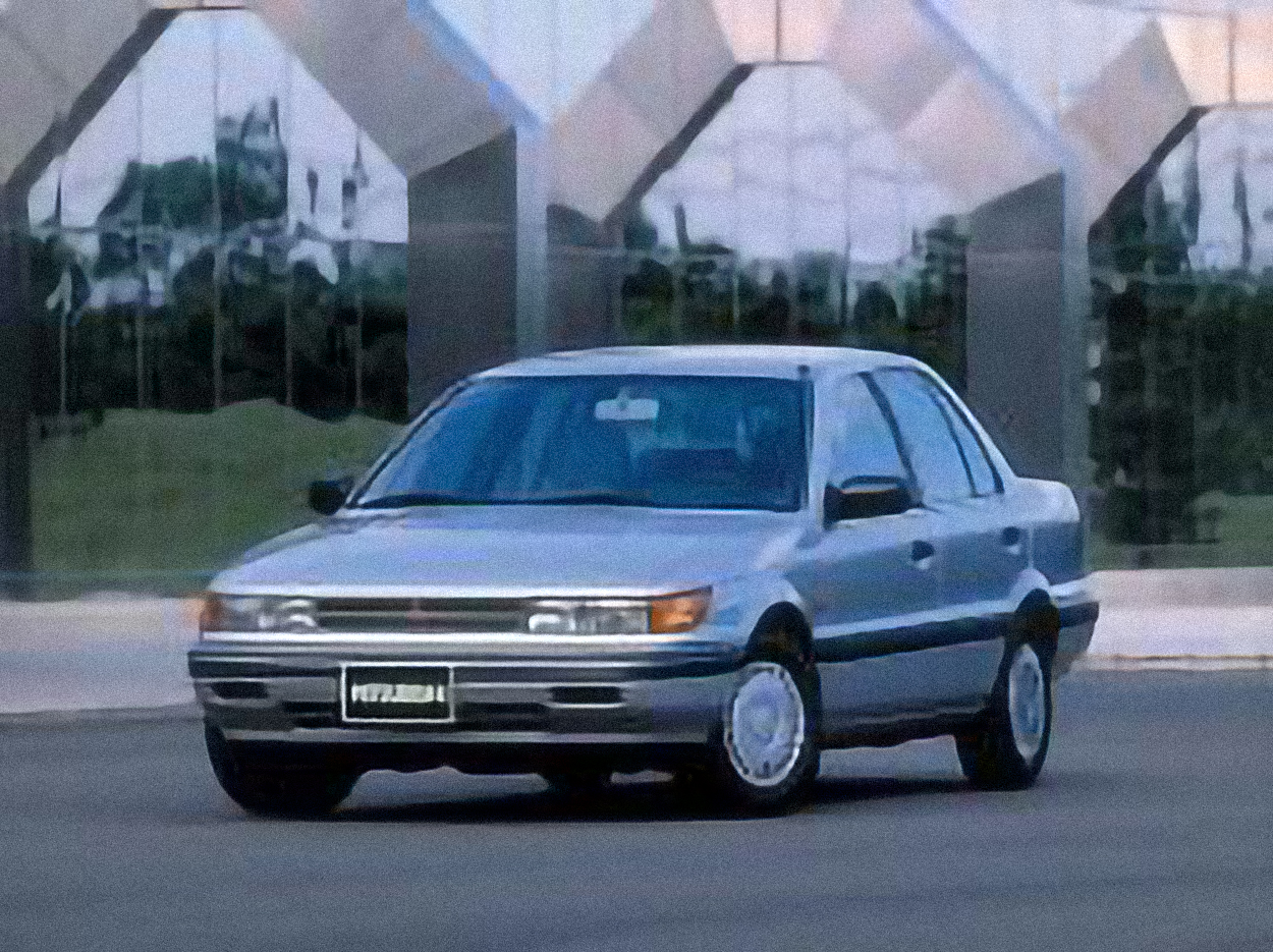 Mitsubishi Lancer – årsmodell 1990 i bild Bild på Mitsubishi Lancer – årsmodell 1990