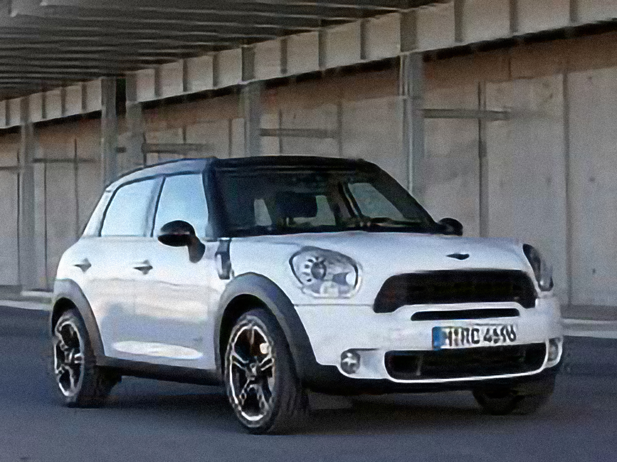 Mini Countryman John CooperWorks – årsmodell 2013 i bild Bild på Mini Countryman John CooperWorks – årsmodell 2013