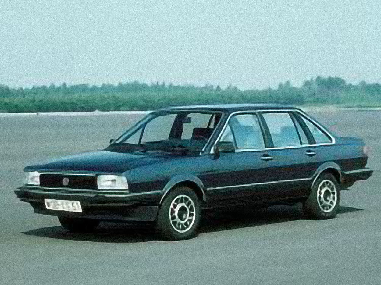 Volkswagen Santana CX – årsmodell 1981 i bild Bild på Volkswagen Santana CX – årsmodell 1981