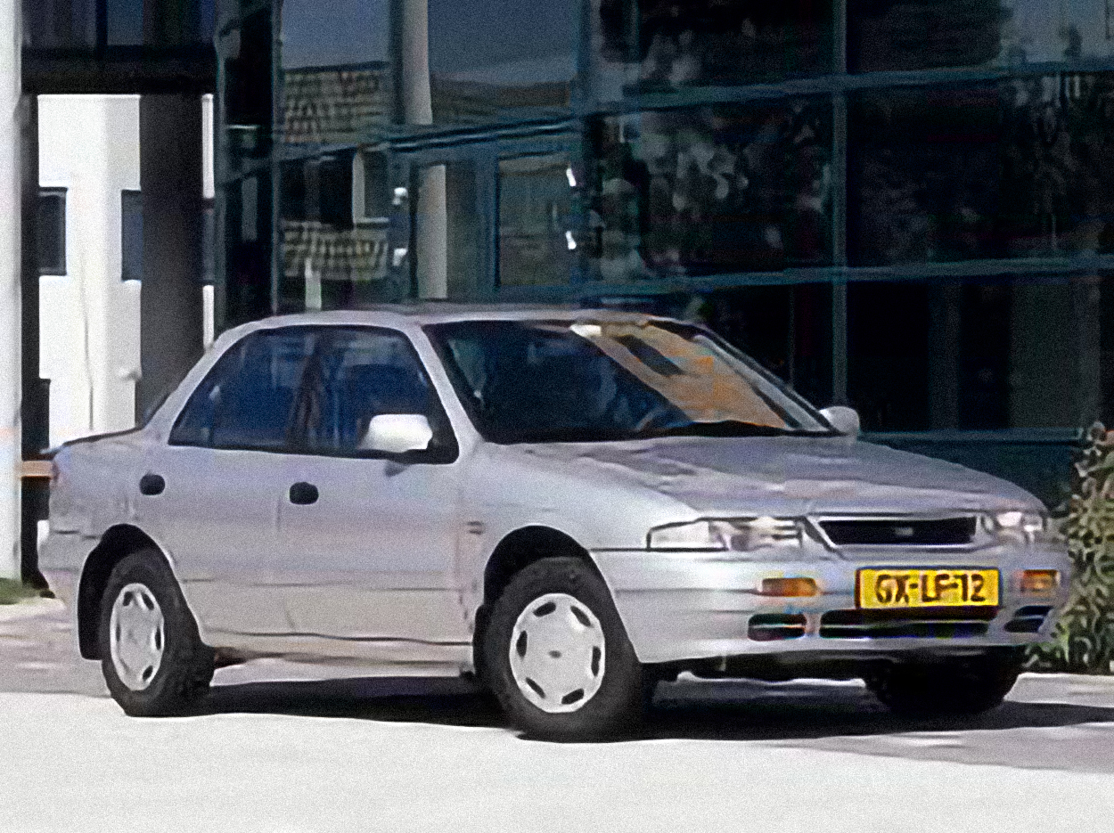Kia Sephia – årsmodell 1993 i bild Bild på Kia Sephia – årsmodell 1993
