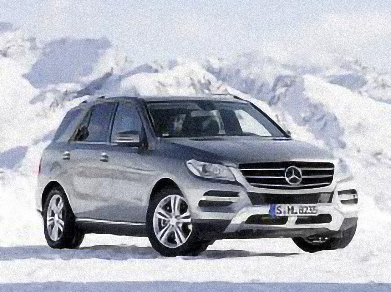 Mercedes-Benz M-Class ML350 4dr SUV (3.5L 6cyl 7A) – årsmodell 2014 i bild Bild på Mercedes-Benz M-Class ML350 4dr SUV (3.5L 6cyl 7A) – årsmodell 2014