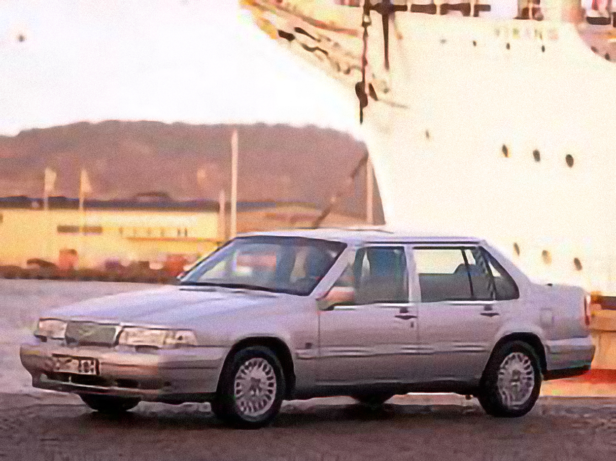 Volvo S90 – årsmodell 1998 i bild Bild på Volvo S90 – årsmodell 1998