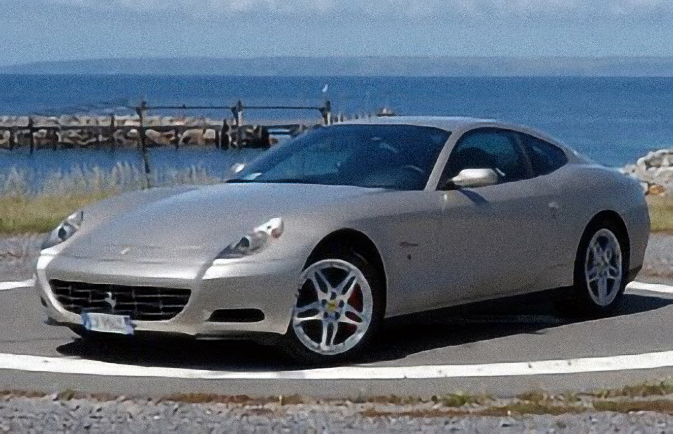 Ferrari 612 Scaglietti – årsmodell 2010 i bild Bild på Ferrari 612 Scaglietti – årsmodell 2010