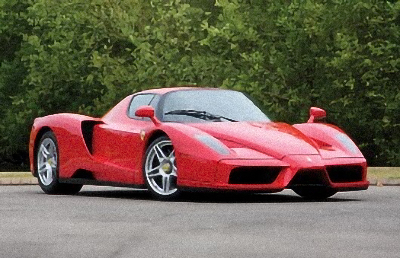 Ferrari Enzo – årsmodell 2003 i bild Bild på Ferrari Enzo – årsmodell 2003