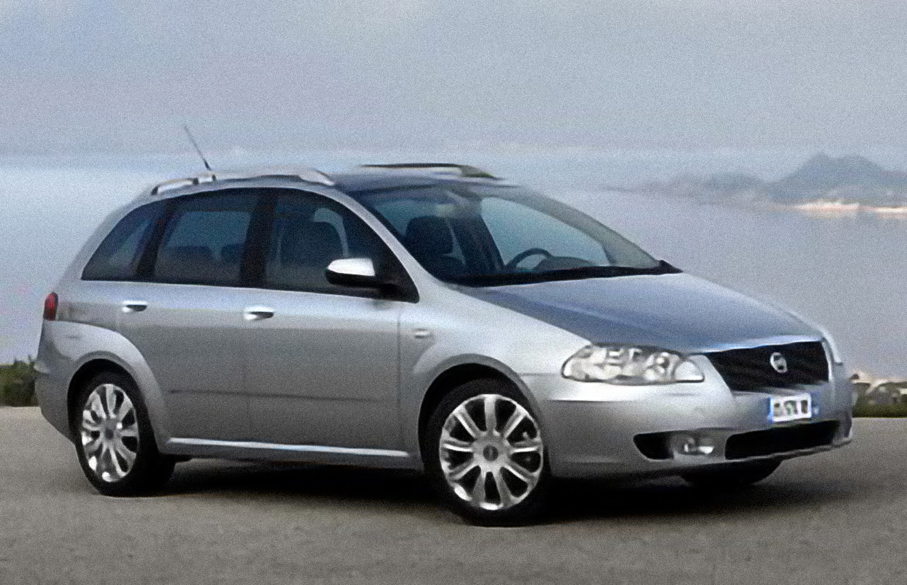 Fiat Croma 2.2 – årsmodell 2005 i bild Bild på Fiat Croma 2.2 – årsmodell 2005