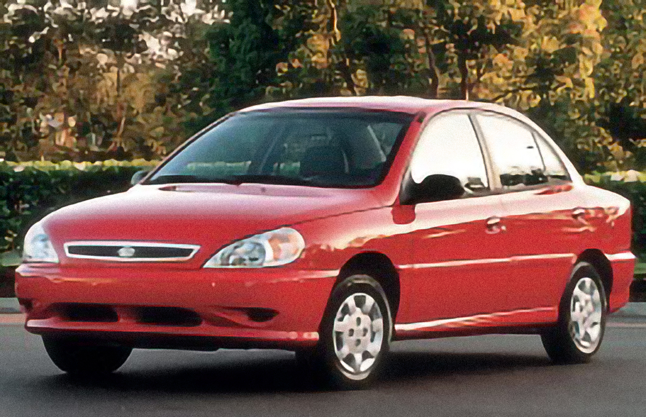 Kia Rio Sedan – årsmodell 2000 i bild Bild på Kia Rio Sedan – årsmodell 2000